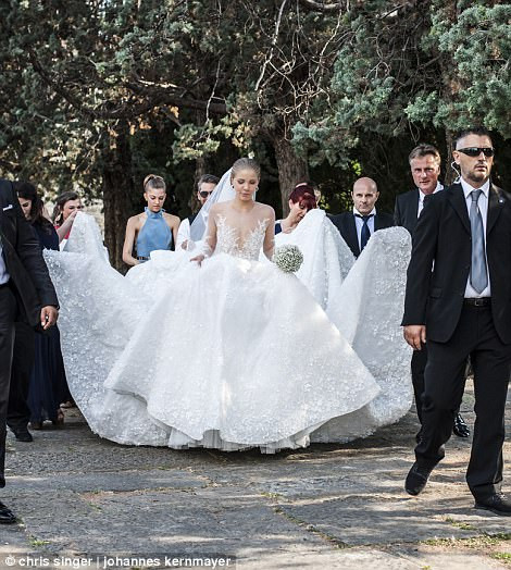 Swarovski Hochzeitskleid
 Victoria Swarovski marries in Italy