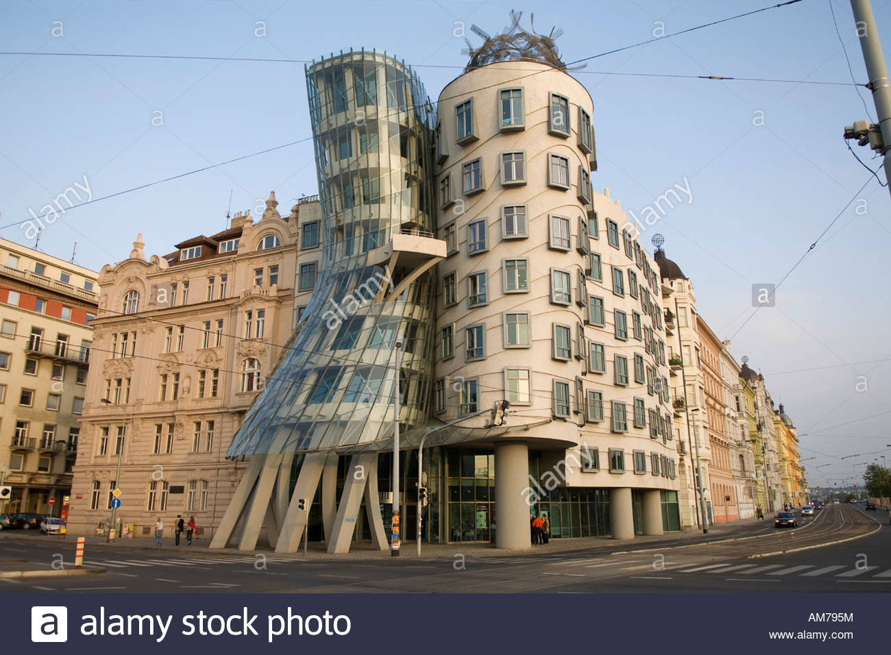 Tanzendes Haus
 Tanzendes Haus "Ginger und Fred" von Frank Gehry Prag