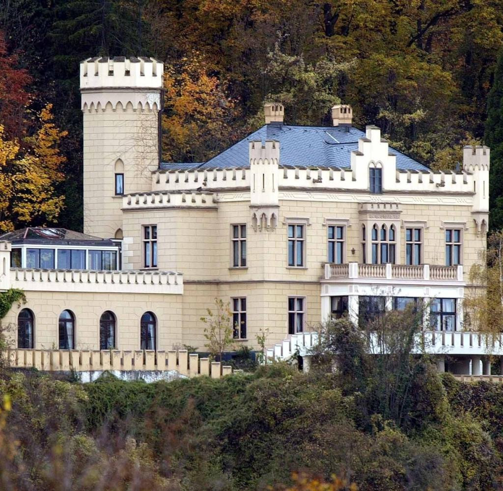 Thomas Gottschalk Haus
 Remagen Thomas Gottschalk verkauft sein Schloss am Rhein