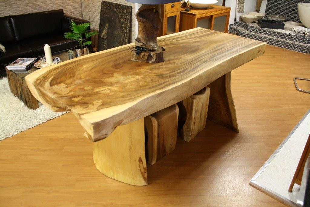 Tisch Massivholz
 Tisch aus Massivholz "Suar" Der Tischonkel