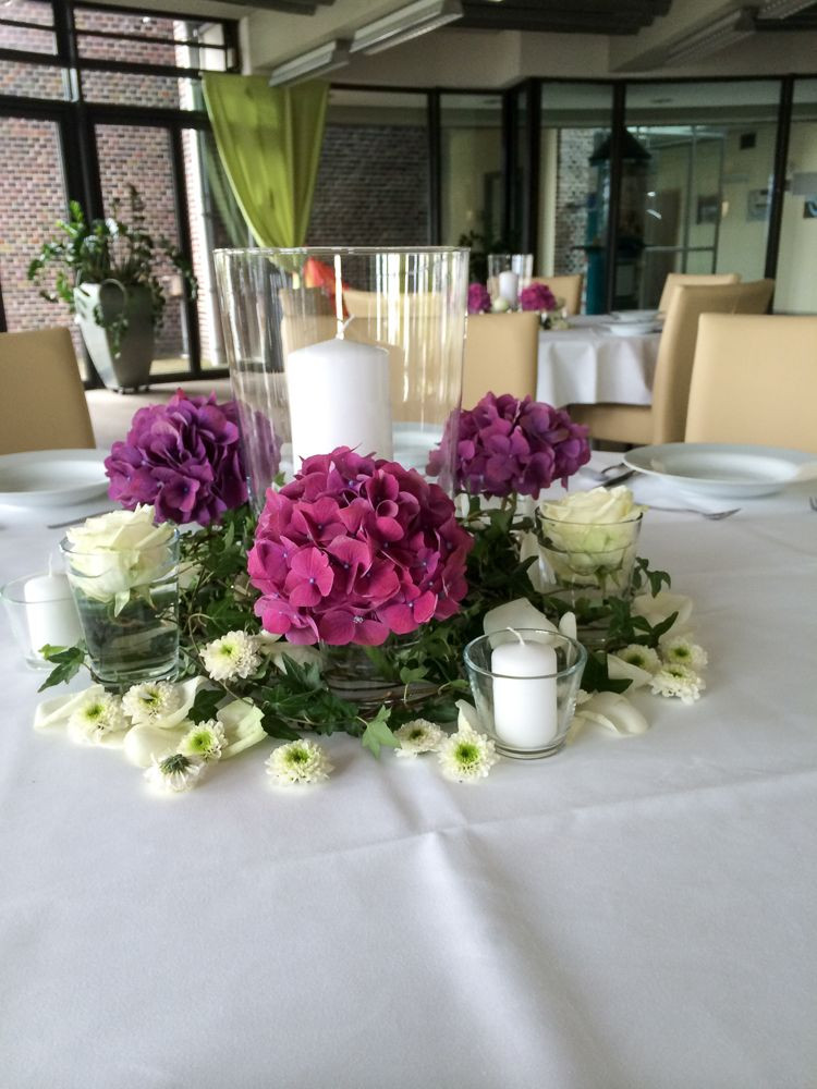 Tischdeko Runder Tisch Hochzeit
 Blumen Tischdekoration Hannover Milles Fleurs
