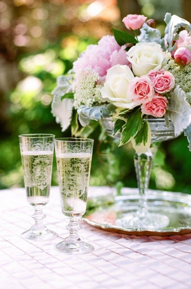 Tischgestecke Hochzeit
 Sommer Hochzeit Deko mit Rosensträußen romantische