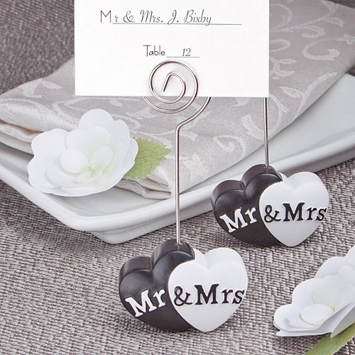 Tischkartenhalter Hochzeit
 Tischkartenhalter "Mr & Mrs" zur Hochzeit weddix