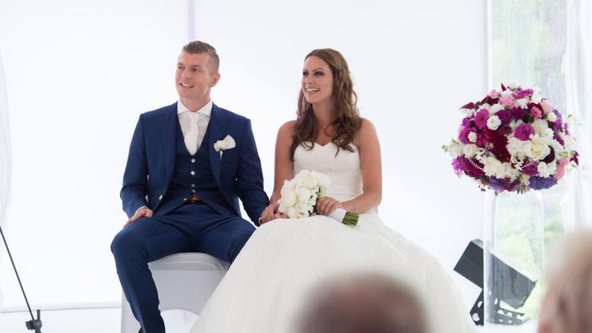 Toni Kroos Hochzeit
 "DIE BESTE geheiratet" Toni Kroos feiert 2 Hochzeitstag