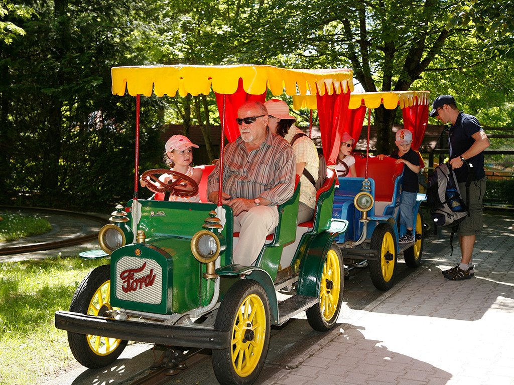 Traumland Auf Der Bärenhöhle
 Herzlich willkommen im Freizeitpark Traumland auf der