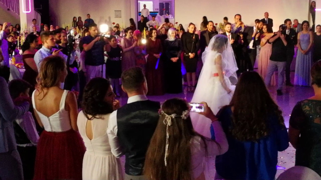 Türkische Hochzeit Kleidung
 Türkische Hochzeit in Berlin Türkische Hochzeit wer zahlt