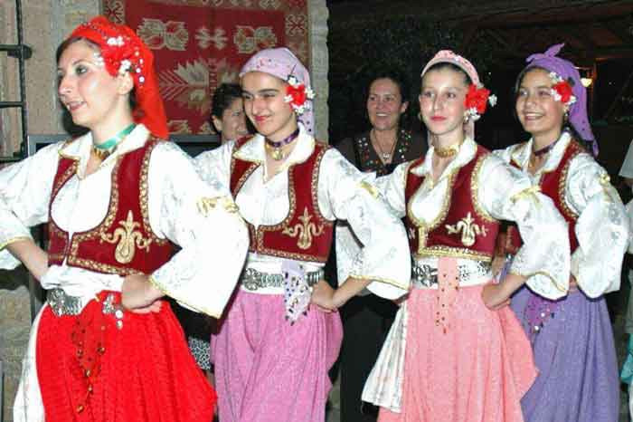 Türkische Hochzeit Kleidung
 Turkische Hochzeit Kleidung