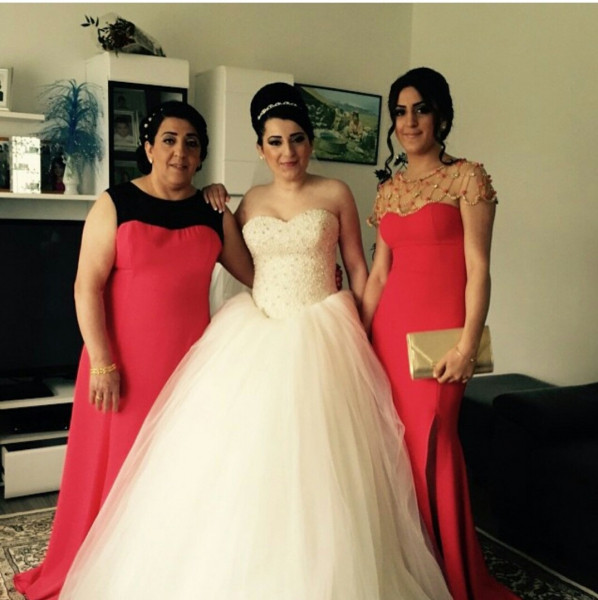 Türkisches Hochzeitskleid
 türkische Marke Hochzeitskleid Kleiderkorb