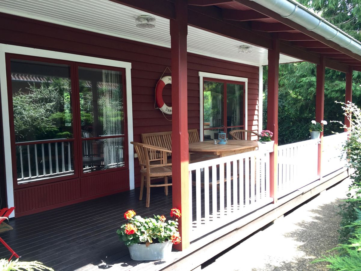 Überdachte Terrasse
 Ferienhaus Hus Huntjebloem Dangast Firma Dangaster