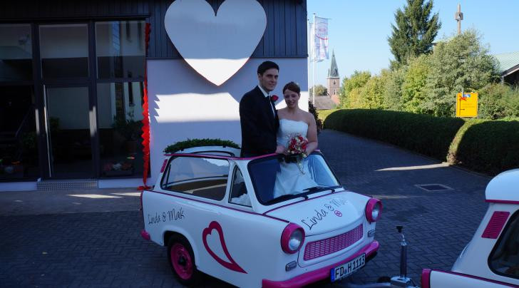 Überraschung Für Hochzeit
 Überraschung Brautvater baut Trabi Gespann für Hochzeit