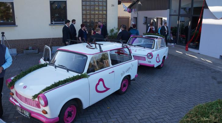 Überraschung Für Hochzeit
 Überraschung Brautvater baut Trabi Gespann für Hochzeit