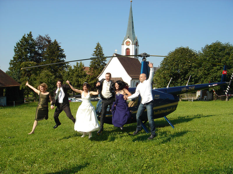 Überraschung Hochzeit Trauzeugen
 Heli Sitterdorf Helikopter Rundflug Hochzeit Heirat