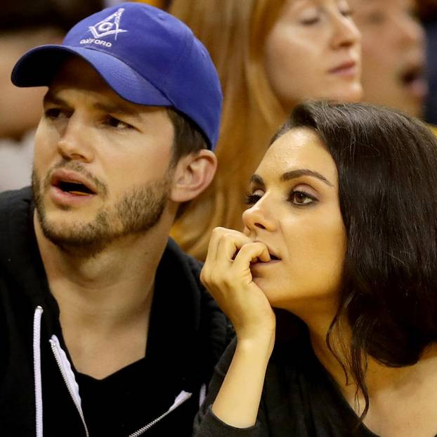 Unnötige Geschenke
 Mila Kunis & Ashton Kutcher Keine Geschenke für ihre Kids