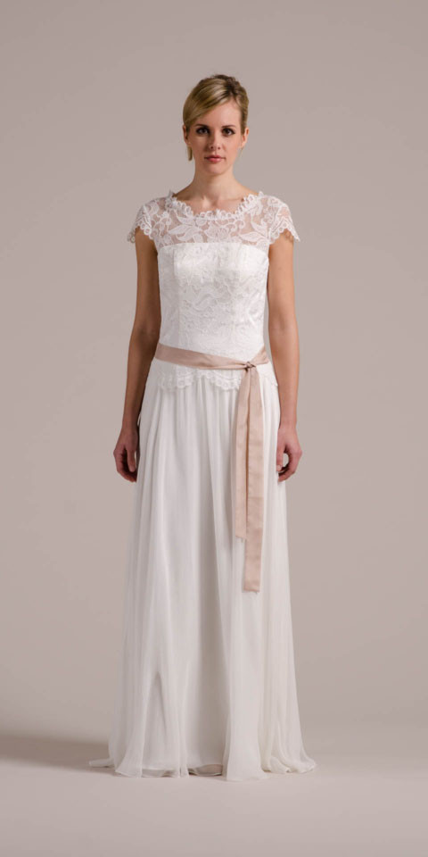 Vintage Hochzeitskleid
 Vintage Hochzeitskleid mit Flügelarm Spitzencorsage & mehr