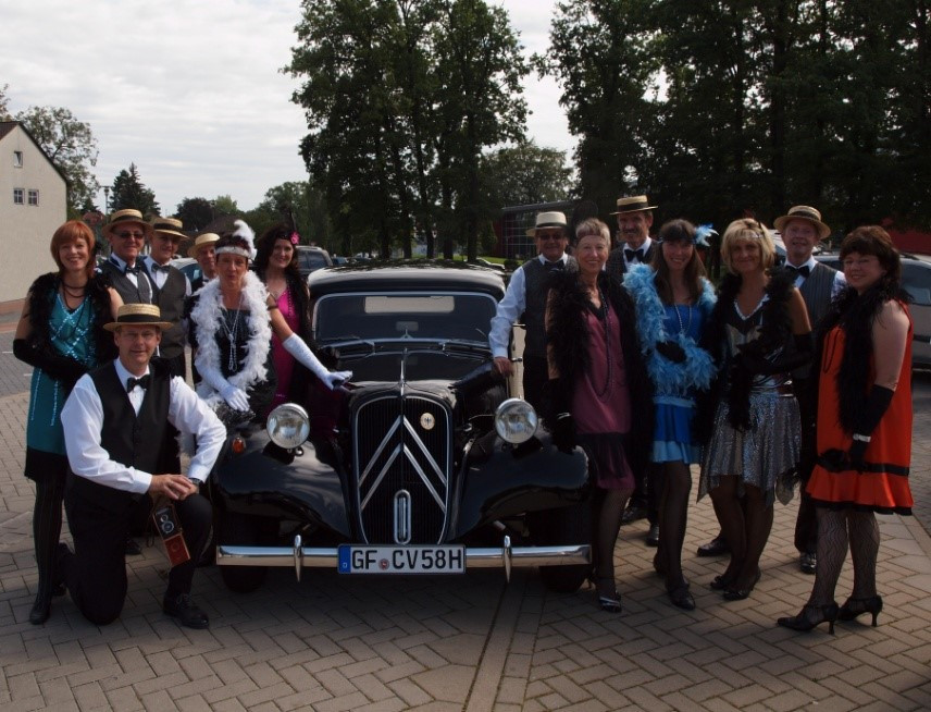 Vorführung Hochzeit
 Tanzen