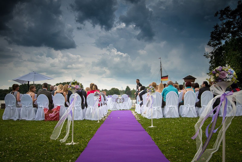 Vorteile Hochzeit
 wedDROPS Weiße Regenschirme für Hochzeit