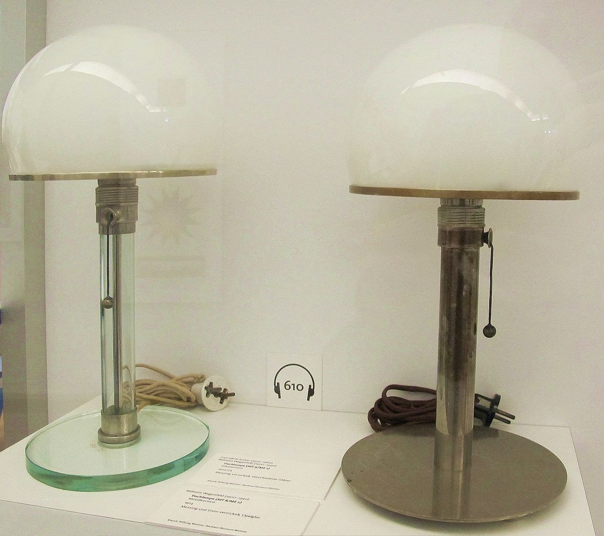 Wagenfeld Lampe
 Bauhaus Leuchte –