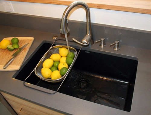 Waschbecken Küche
 Wie soll man das Material der Spüle in der Küche auswählen