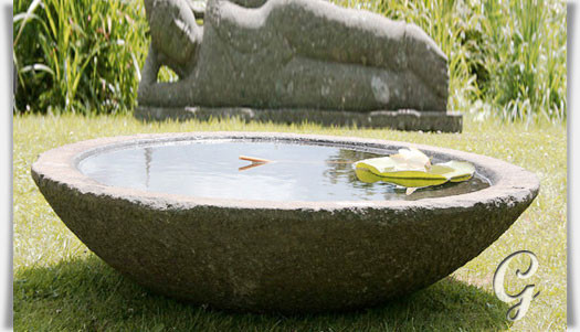 Wasserbecken Im Garten
 Edle Lotusschale aus Naturstein handarbeit • Gartentraum