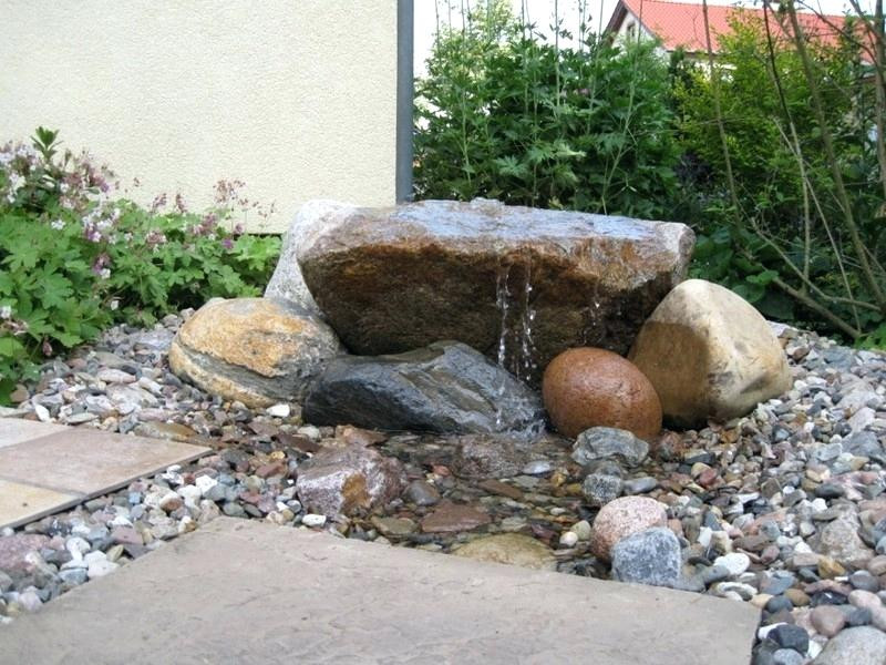 Wasserspielzeug Garten
 Individuell Angefertigtes Wasserspiel Naturstein Grauwacke