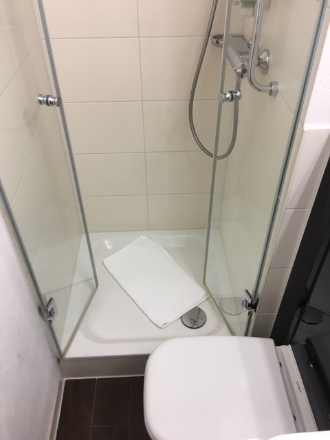 Wc Dusche
 Das kleinste Bad der Welt Badezimmer mit 2 5 qm – Dusche