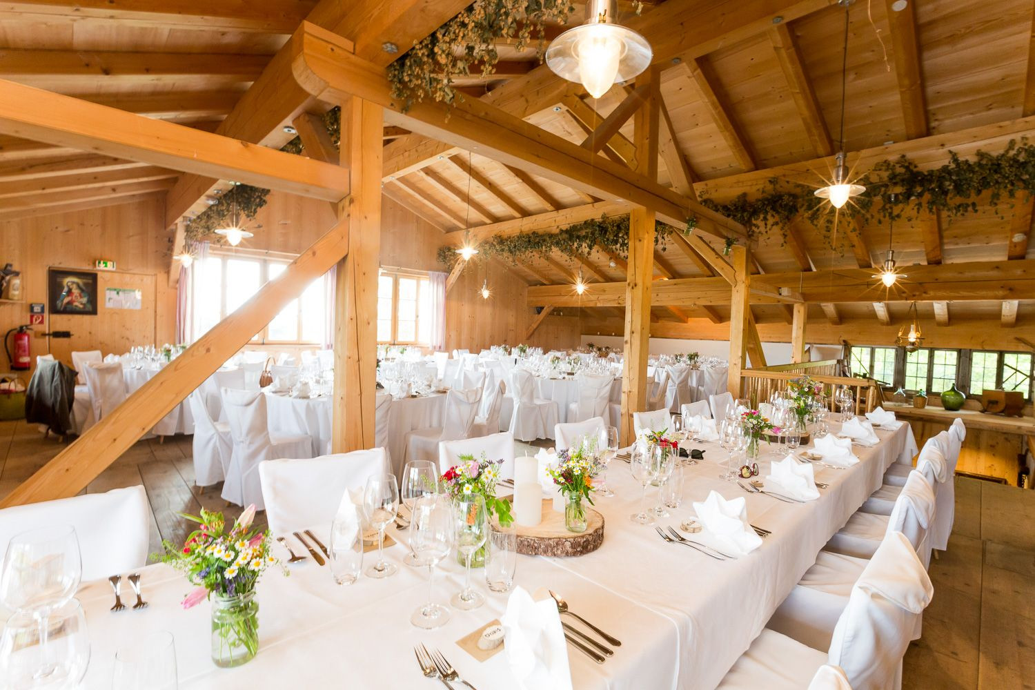 Wedding Hochzeit
 Wedding Scheune Hochzeit Holz Deko location Ideen