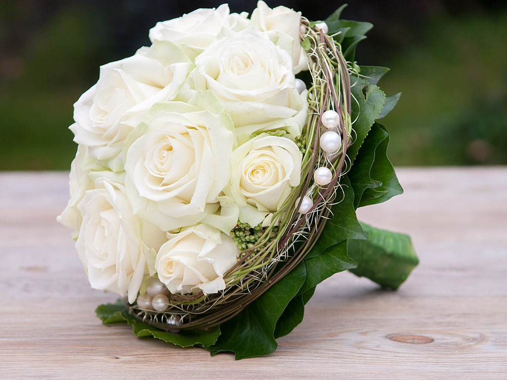 Weiße Blumen Hochzeit
 Bildergebnis für brautstrauß weiß