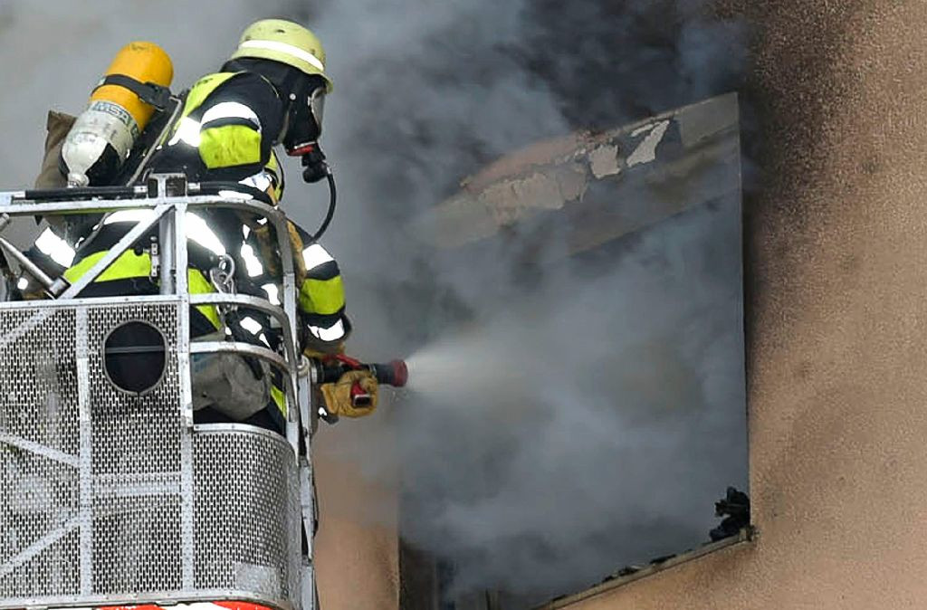 Wohnung Feldmoching
 Großeinsatz im Linus Funke Weg Wohnung brennt aus