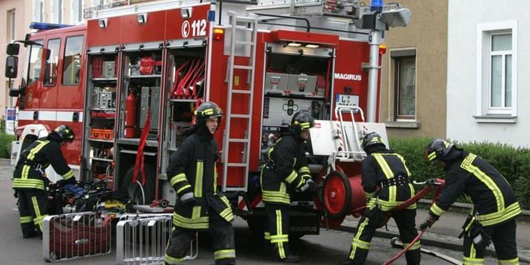 Wohnung Holzhausen
 Brand in Wohnung Feuer in Holzhausen durch Kerze