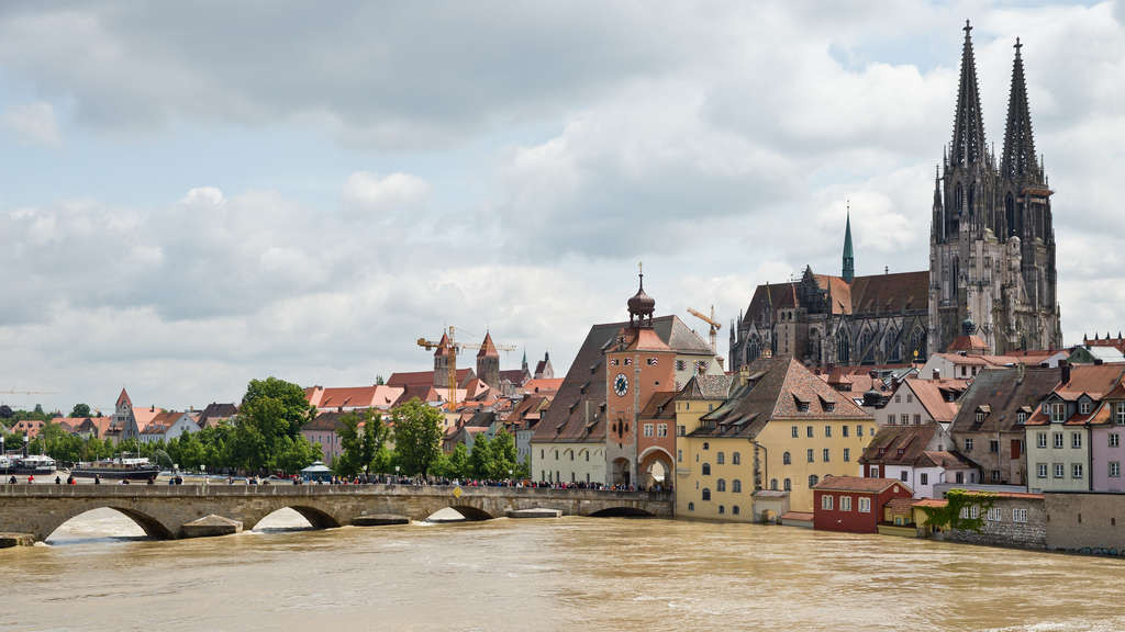 Wohnung Regensburg
 Polizei findet Leiche von Prostituierter in Regensburger