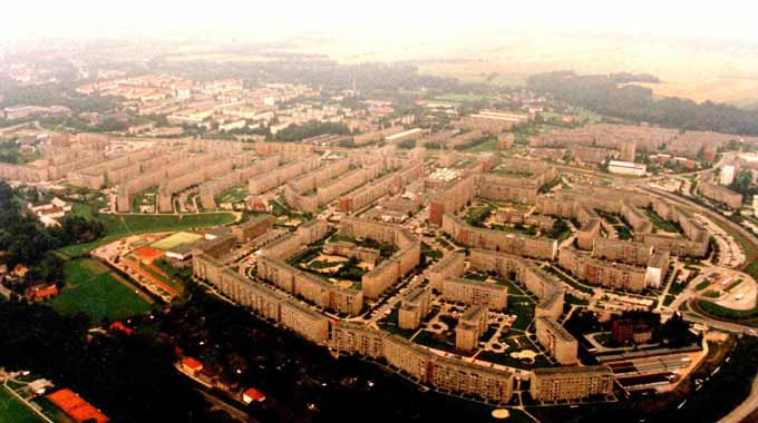 Wohnungen Zwickau
 AKTUELLES AUS ZWICKAU Stadtumbau Ost Plattenbau Rückbau