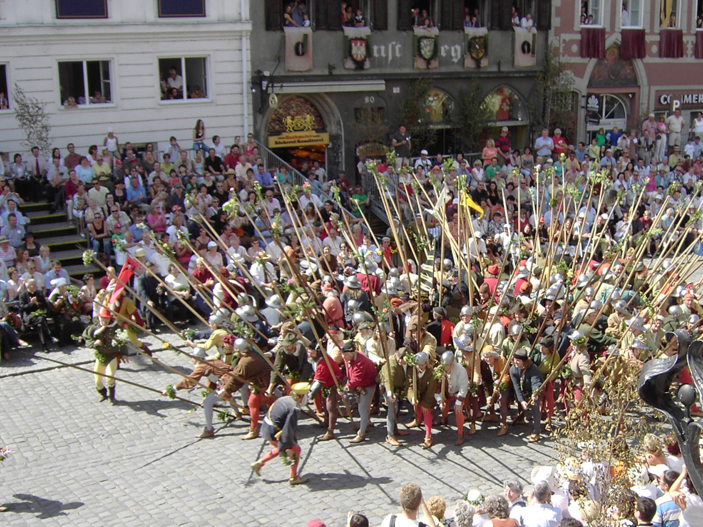 Zehrplatz Landshuter Hochzeit
 Igelstellung Militär –